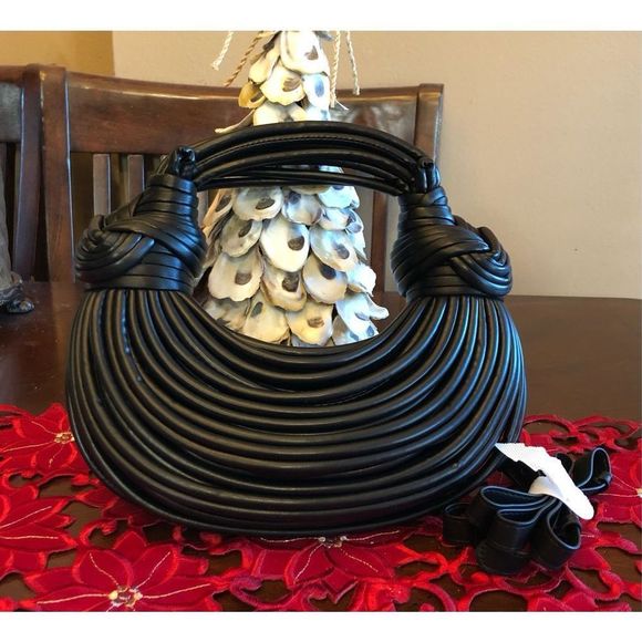 LICORICE BAG - NWT Adorable & Unusual PU Vegan Satchel/Crossbody. LOVE THIS ♥️ - Picture 6 of 16